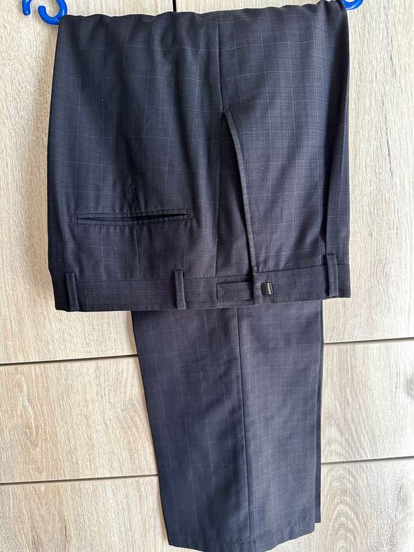 DARK BLUE SUIT FOR MEN INCL TOP AND PANTS SIZE L