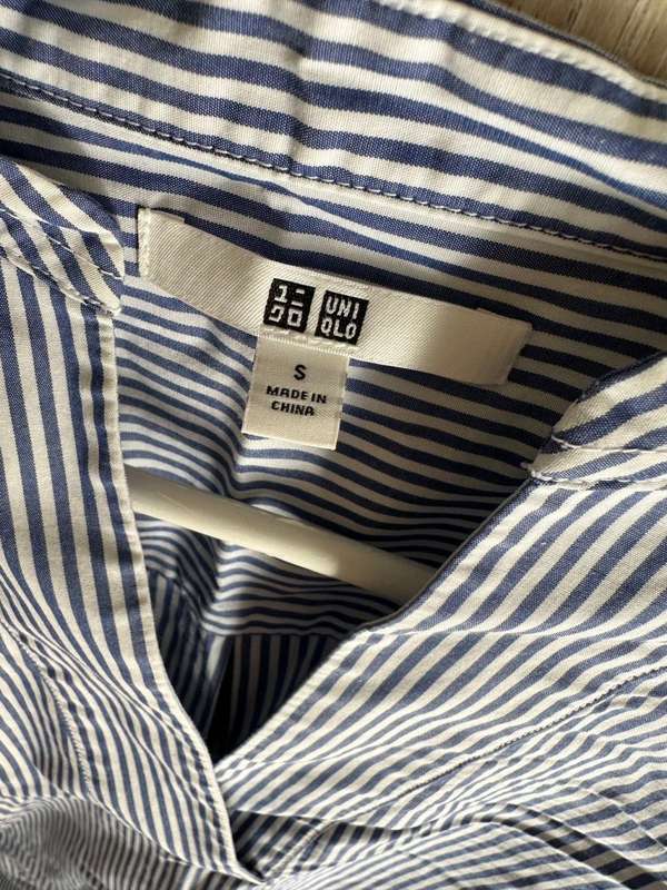 UNIQLO BLUE AND WHITE STRIPS COTTON TOP T-SHIRT FOR WOMEN SIZE S