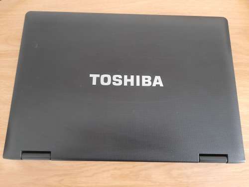 VERY LATE ENTRY!! MINT CONDITION TOSHIBA TECRA M11_i5 CPU_500GIG HDD_4 GIG RAM LAPTOP