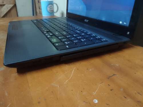 ACER ASPIRE CORE i3 CPU/4 GIG RAM/120 GIG HDD LAPTOP