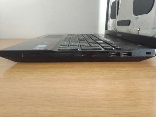 Nvidia GT 520 GFX/Core i5/4 Gig Ram/500 Gig Hdd Samsung NP300 ( NEEDS SCREEN)