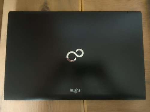 FUJITSU AH532 CORE i5/4 Gig Ram Laptop---Very Good Physical Condition (Read)