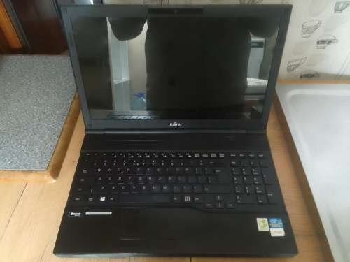 FUJITSU AH532 CORE i5/4 Gig Ram Laptop---Very Good Physical Condition (Read)