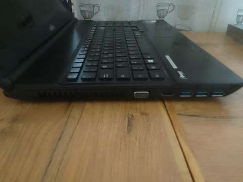 FUJITSU AH532 CORE i5/4 Gig Ram Laptop---Very Good Physical Condition (Read)