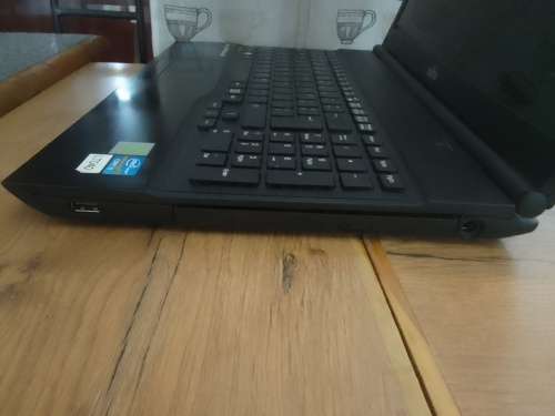 FUJITSU AH532 CORE i5/4 Gig Ram Laptop---Very Good Physical Condition (Read)