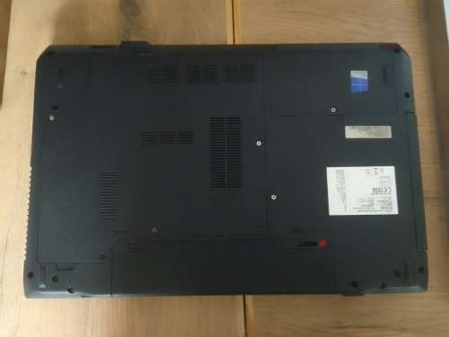 FUJITSU AH532 CORE i5/4 Gig Ram Laptop---Very Good Physical Condition (Read)
