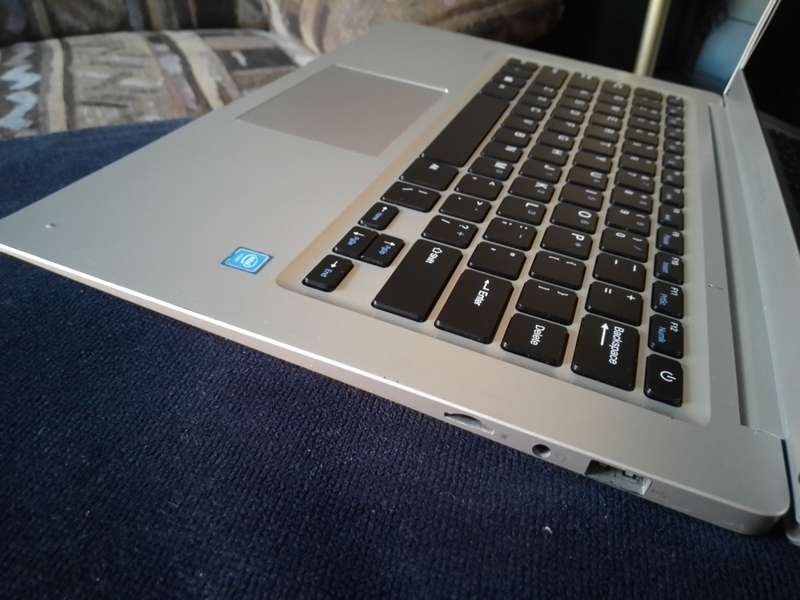 Connex Slim Book L1470 Notebook. Please Read  Before Bidding!
