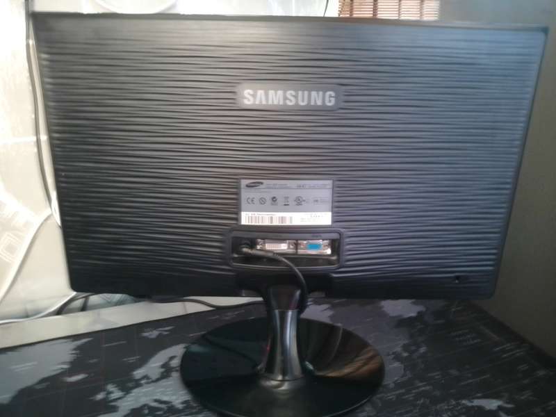 Samsung SyncMaster S20A300B 20` LED Computer Monitor