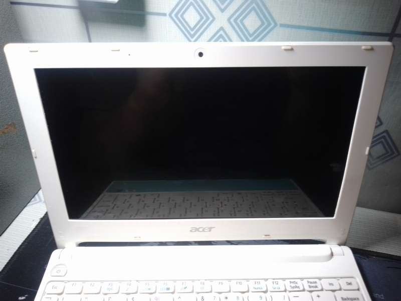 BEAUTIFUL TURQUOISE ACER ASPIRE ONE - HAPPY