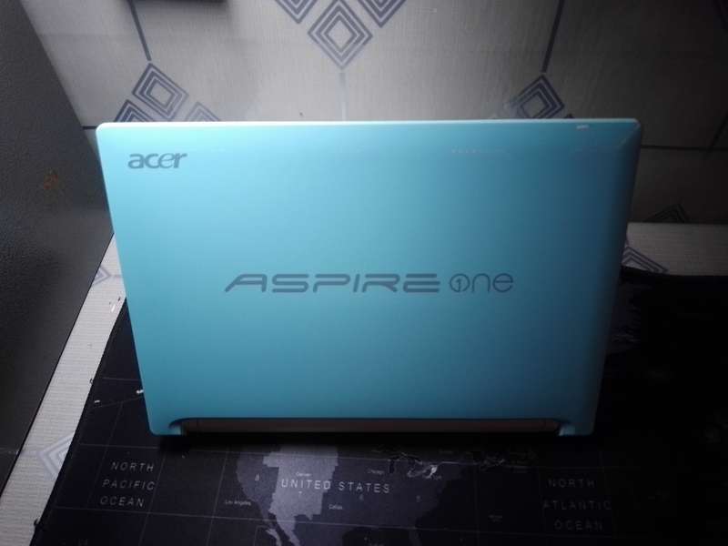 BEAUTIFUL TURQUOISE ACER ASPIRE ONE - HAPPY