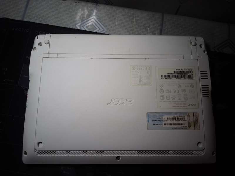 BEAUTIFUL TURQUOISE ACER ASPIRE ONE - HAPPY