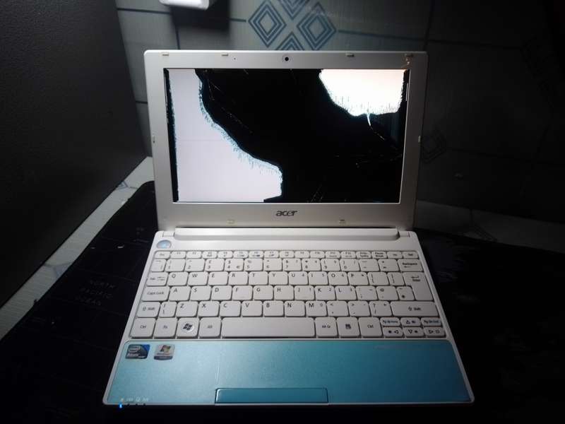 BEAUTIFUL TURQUOISE ACER ASPIRE ONE - HAPPY