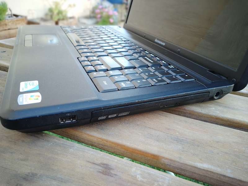 Great Condition __ Lenovo G550 Laptop