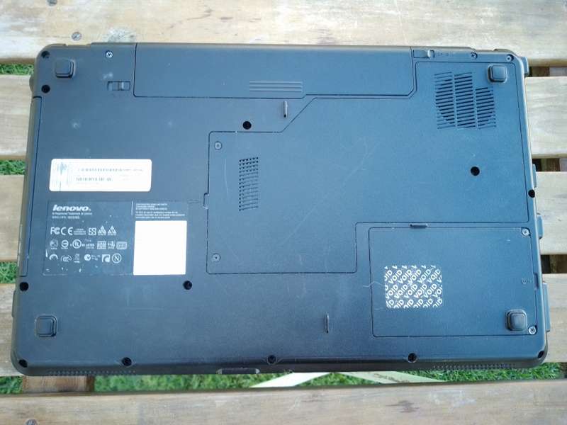 Great Condition __ Lenovo G550 Laptop