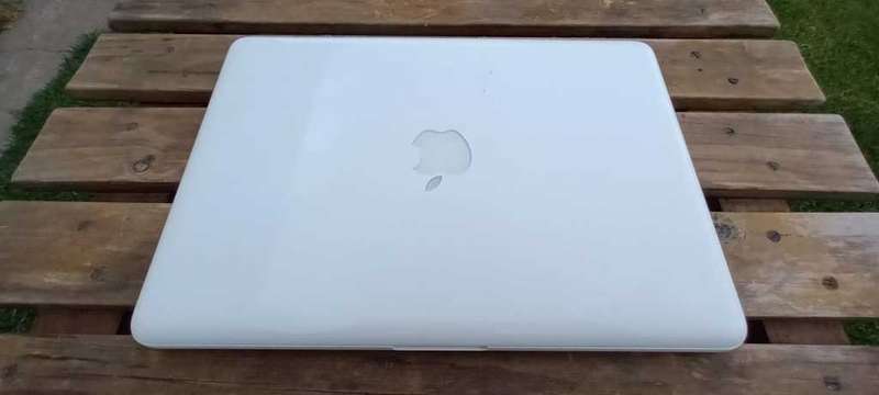Apple MacBook A1342