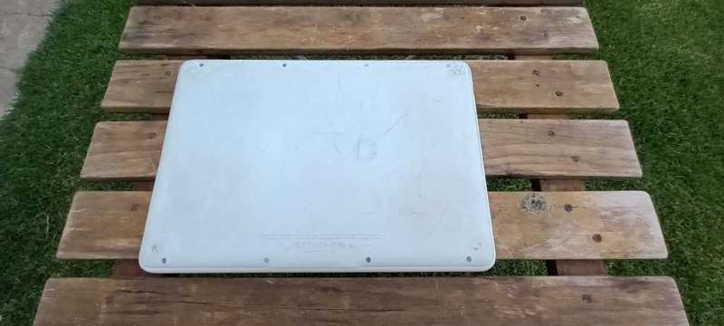 Apple MacBook A1342
