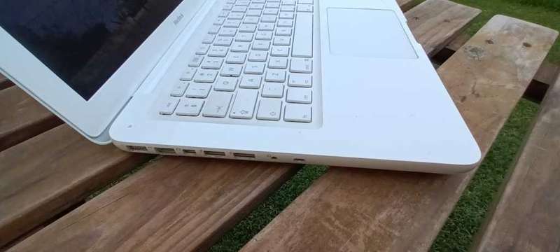 Apple MacBook A1342