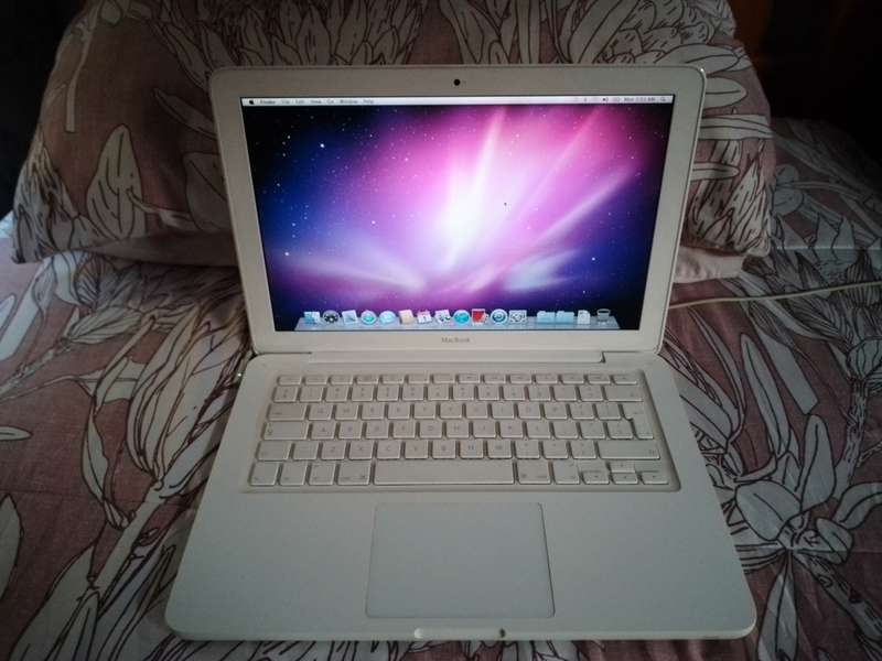 Apple MacBook A1342