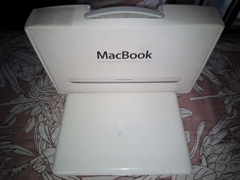 Apple MacBook A1342