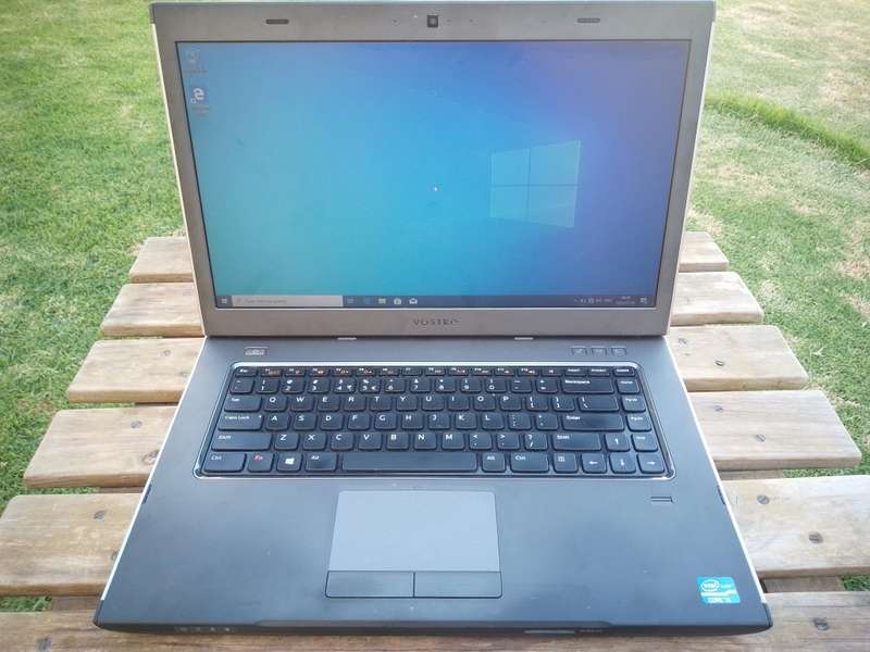 DELL VOSTRO 3560 Core i5,4 Gig Ram, 320 Gig HDD - Excellent Condition!