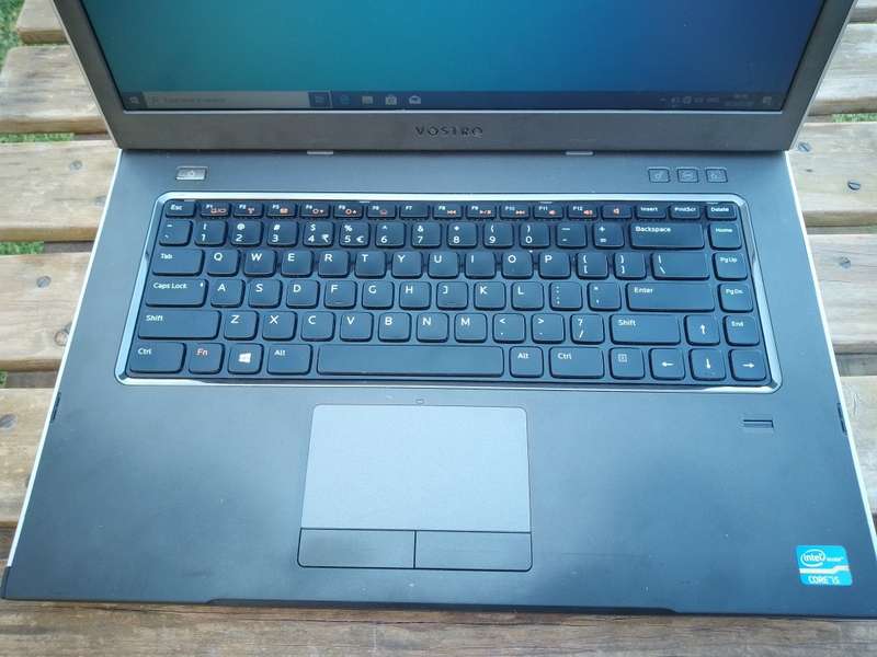 DELL VOSTRO 3560 Core i5,4 Gig Ram, 320 Gig HDD - Excellent Condition!