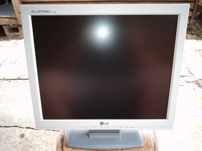 Good Condition - LG Flatron 17` Desktop Monitor