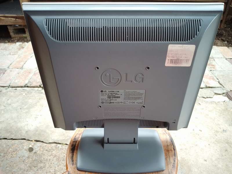 Good Condition - LG Flatron 17` Desktop Monitor