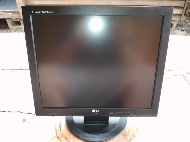 Good Condition - LG Flatron 17` Desktop Monitor
