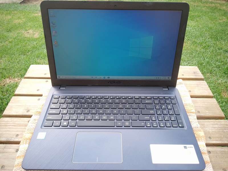 ASUS Vivobook X543U i3 7th Gen, 4Gig RAM, 1TB HDD, 3H+ Battery __ EXCELLENT CONDITION __