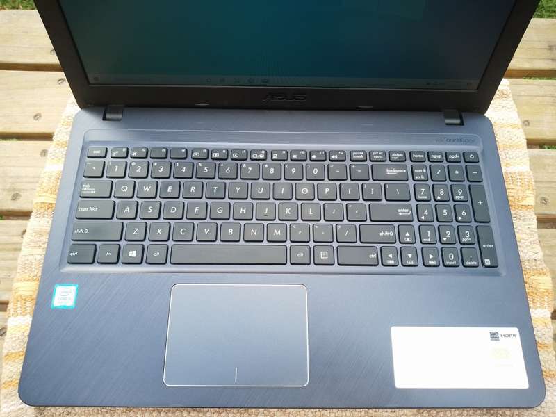 ASUS Vivobook X543U i3 7th Gen, 4Gig RAM, 1TB HDD, 3H+ Battery __ EXCELLENT CONDITION __