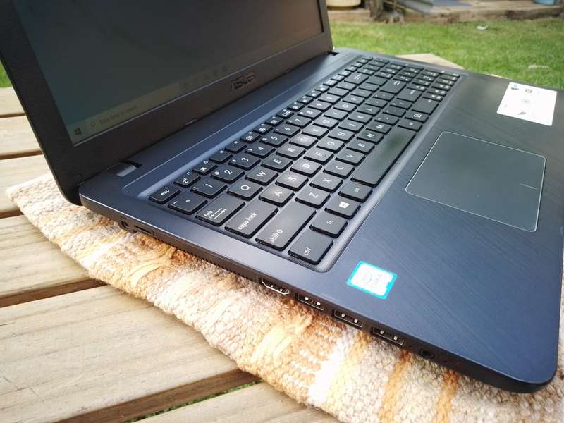 ASUS Vivobook X543U i3 7th Gen, 4Gig RAM, 1TB HDD, 3H+ Battery __ EXCELLENT CONDITION __