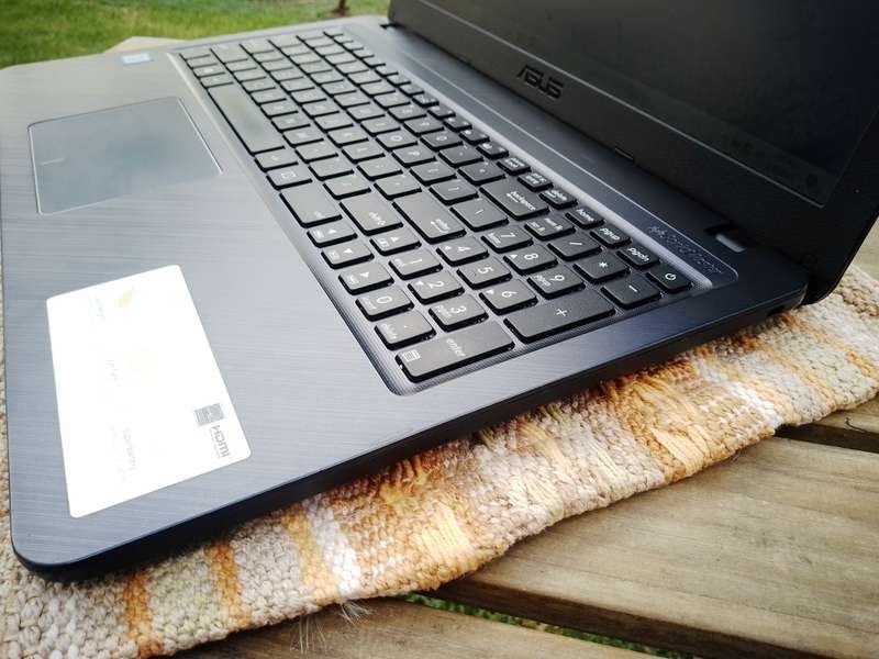 ASUS Vivobook X543U i3 7th Gen, 4Gig RAM, 1TB HDD, 3H+ Battery __ EXCELLENT CONDITION __