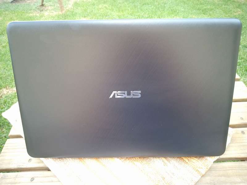 ASUS Vivobook X543U i3 7th Gen, 4Gig RAM, 1TB HDD, 3H+ Battery __ EXCELLENT CONDITION __