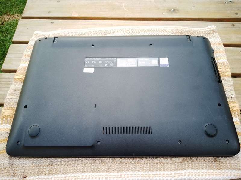 ASUS Vivobook X543U i3 7th Gen, 4Gig RAM, 1TB HDD, 3H+ Battery __ EXCELLENT CONDITION __