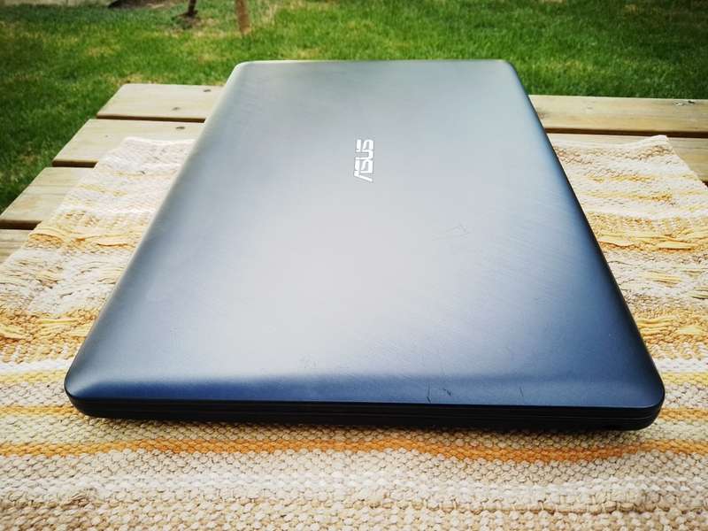 ASUS Vivobook X543U i3 7th Gen, 4Gig RAM, 1TB HDD, 3H+ Battery __ EXCELLENT CONDITION __