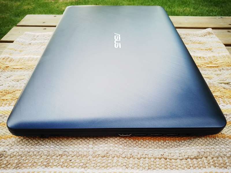 ASUS Vivobook X543U i3 7th Gen, 4Gig RAM, 1TB HDD, 3H+ Battery __ EXCELLENT CONDITION __
