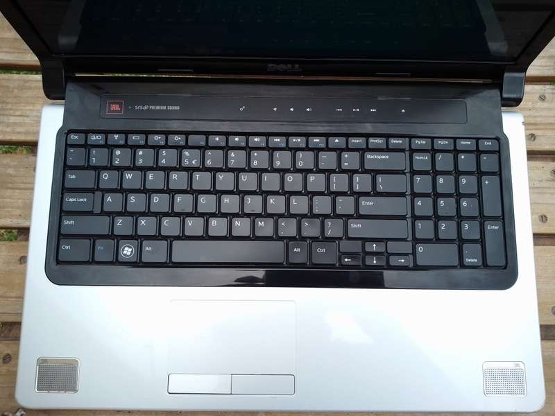 17.3` Display --- Dell Studio 17/1745 Laptop