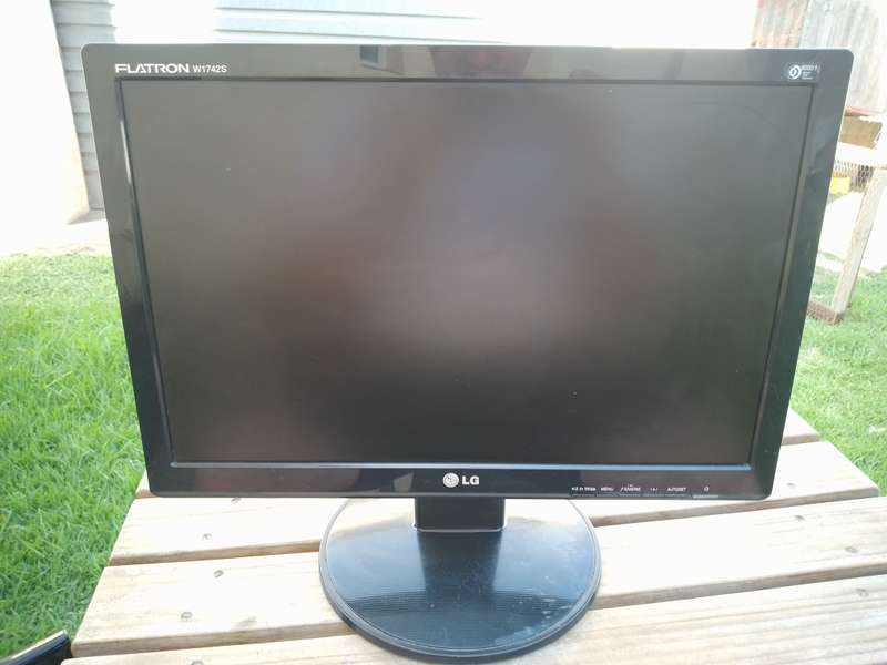 LG FLATRON 17` WIDE MONITOR