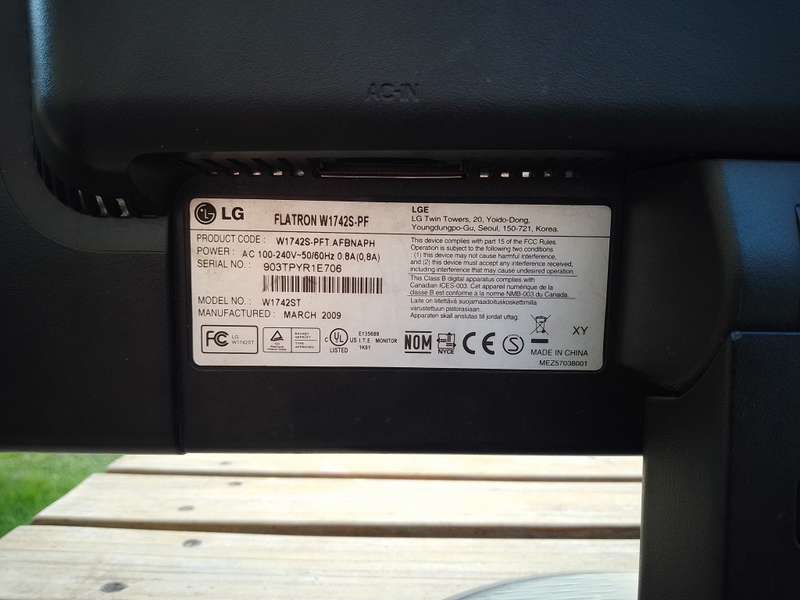 LG FLATRON 17` WIDE MONITOR