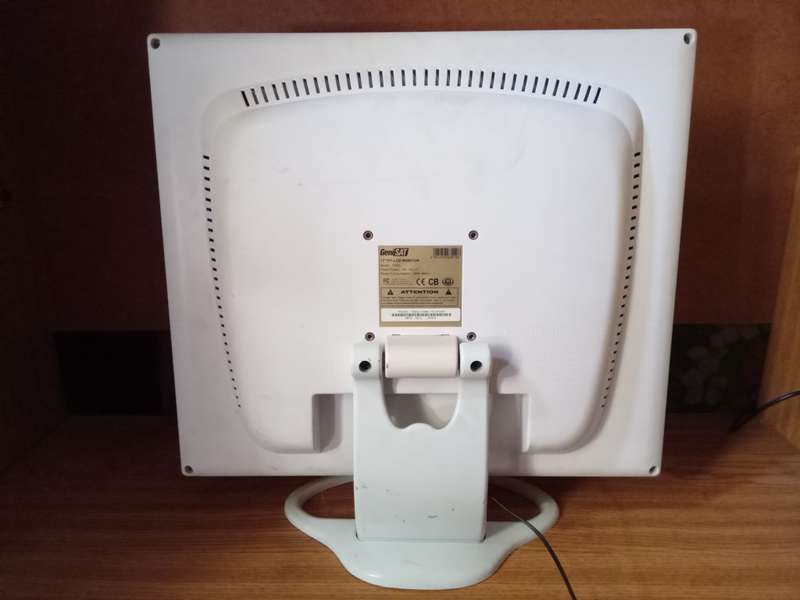 GeniSAT 17` Desktop Monitor