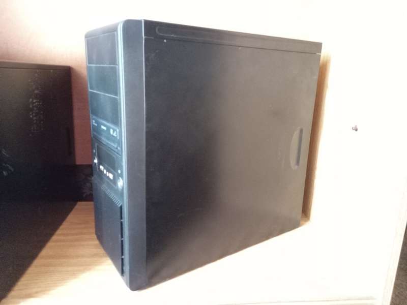 VERY CLEAN DESKTOP COMPUTER- PERFECT WORKING ORDER @ R349