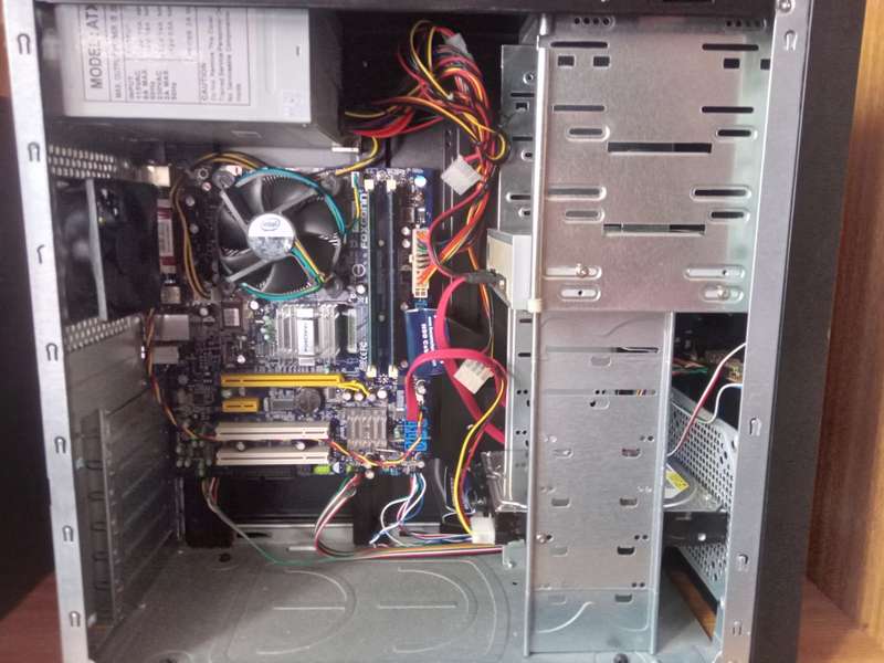 VERY CLEAN DESKTOP COMPUTER- PERFECT WORKING ORDER @ R349