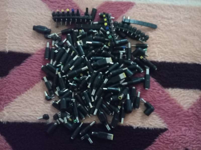 BULK LOT OF LAPTOP CHARGING PINS