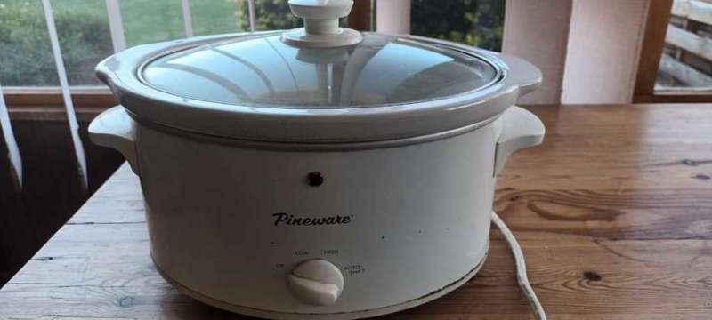 Pineware Slow Cooker