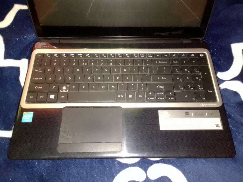 Packard Bell EazyNote TE Touch Screen Laptop (Read)