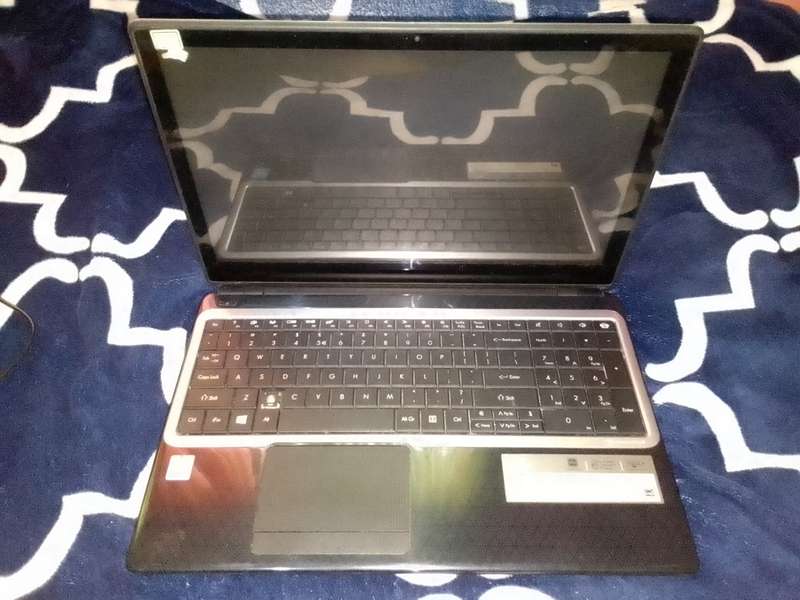 Packard Bell EazyNote TE Touch Screen Laptop (Read)