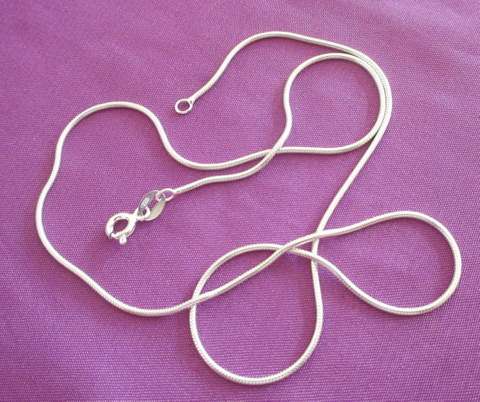 A 42cm SOLID SILVER SNAKE CHAIN--Please note chain length has been updated  42cm not 50cm