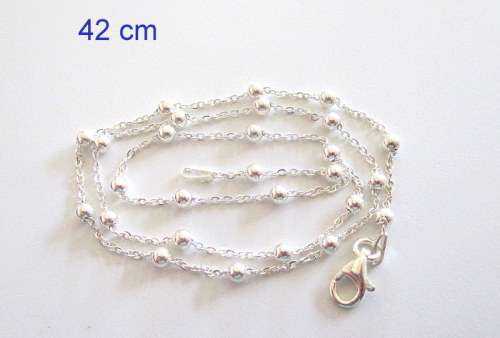 A SOLID SILVER CHAIN WITH A BALL DESIGN