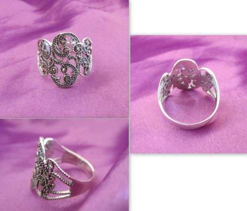 A STERLING SILVER MARCASITE RING