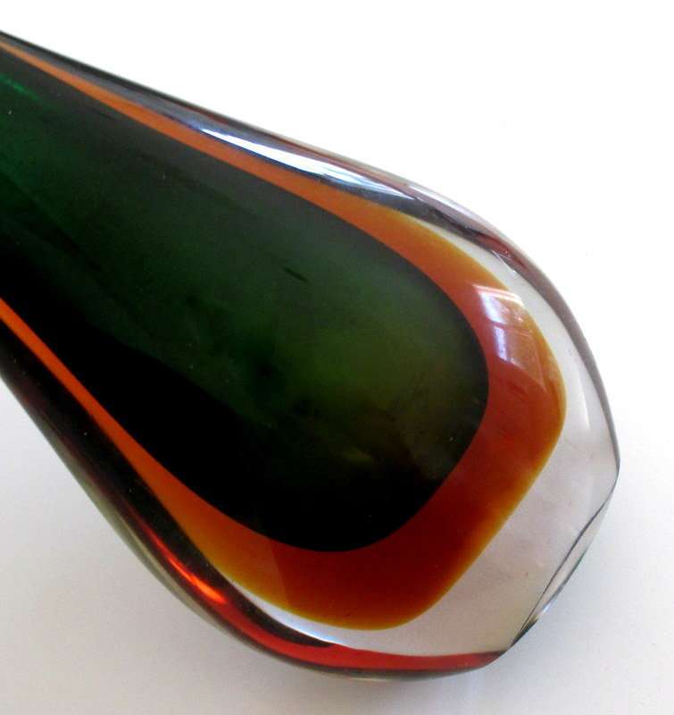 A Murano glass vase--Read